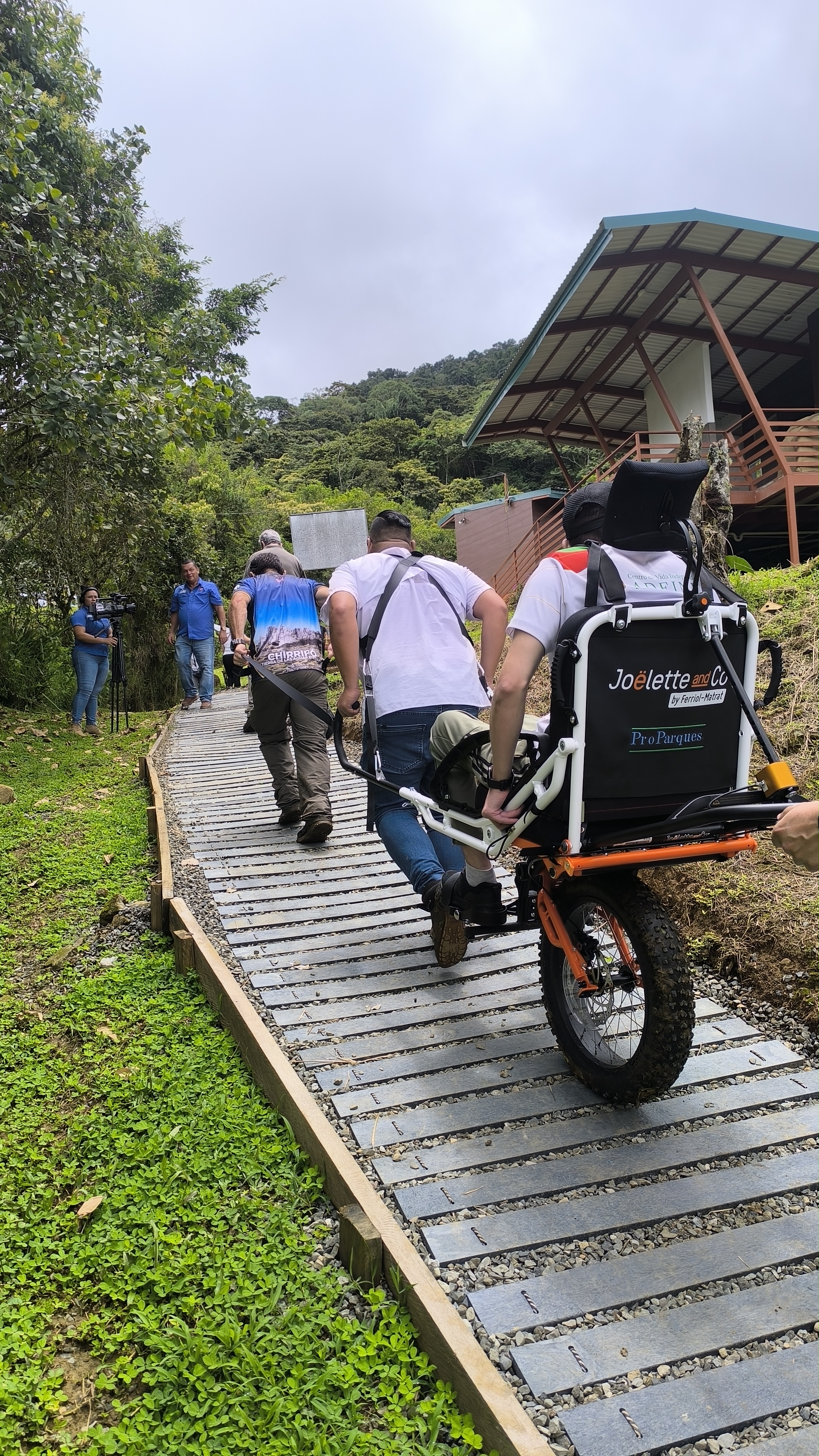 Parque Internacional La Amistad inaugura su primer espacio accesible en zona montañosa